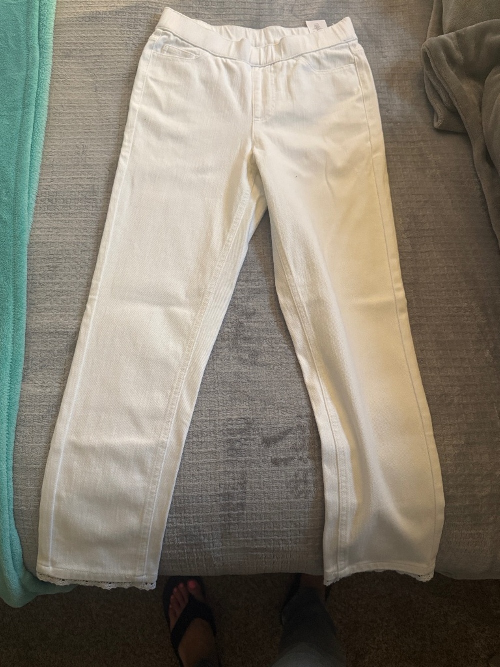 ✨Never Worn✨Isaac Mizrahi Live! Knit Denim Regular Pull-OnJeans with Crochet Hem